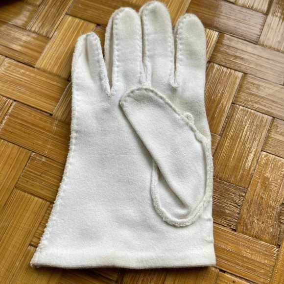 🌟HOST PICK!🌟🌹Child's vintage white gloves, adorable - Picture 4 of 7
